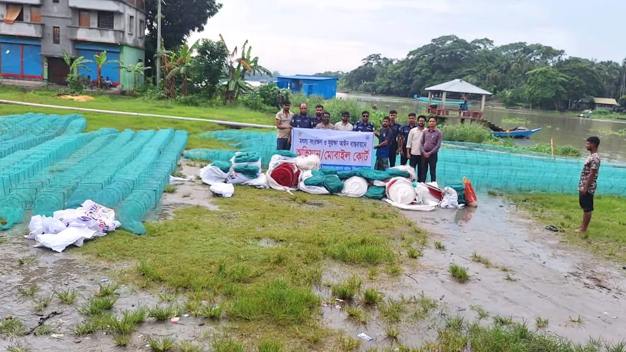 উজিরপুরে ৫০ লাখ টাকার নিষিদ্ধ জাল জব্দ