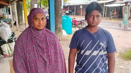 ঋণের টাকায় কেনা ভ্যান হারিয়ে কিস্তি ও স্বজনদের ভরণপোষণ নিয়ে বিপাকে এতিম কিশোর
