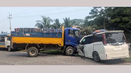 বড়াইগ্রামে ট্রাক-মাইক্রোবাসের সংঘর্ষে একই পরিবারের ২ শিশু নিহত, আহত ৩