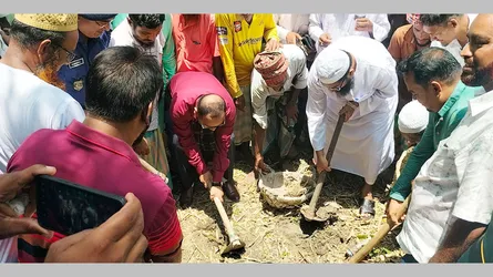 আমতলীতে খাল খনন কাজের উদ্ধোধন করলেন এমপি অলি