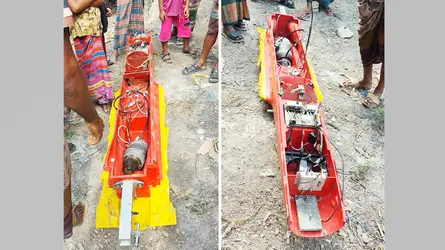 পাথরঘাটায় জেলের জালে উঠে এলো ড্রোনসদৃশ বস্তু