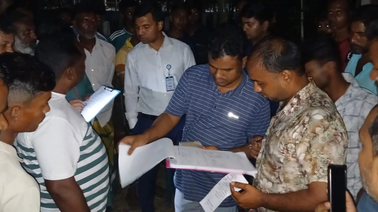 বরগুনায় ৩৬ হাজার লিটার তেল মজুত, ২ ব্যবসায়ীকে জরিমানা
