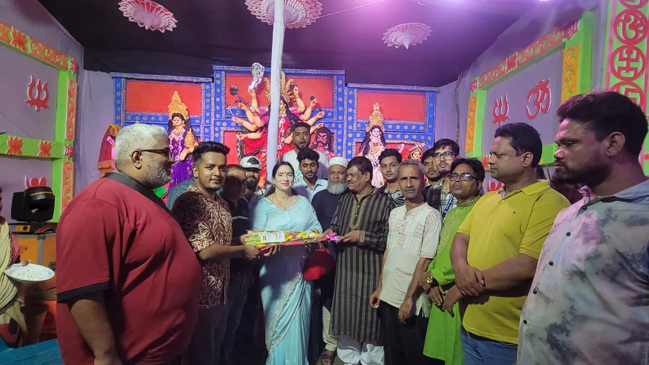 বরিশাল ৫ আসনের প্রতিটি মন্দিরে তারেক রহমানের অনুদান পৌঁছে দিলেন বিএনপি নেতা রহমাতুল্লাহ