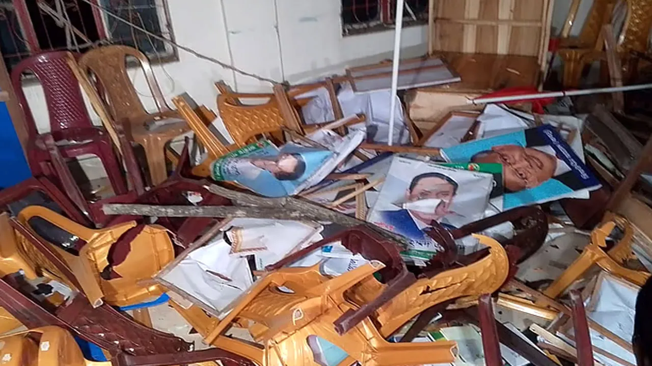 বরিশালে জাতীয় পার্টির কার্যালয়ে ভাঙচুর