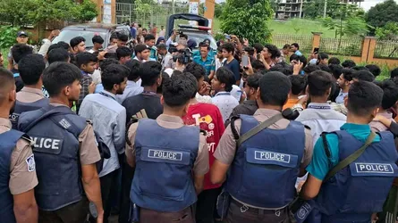 শিক্ষামন্ত্রীর পদত্যাগ দাবিতে বরিশালে মহাসড়ক অবরোধ