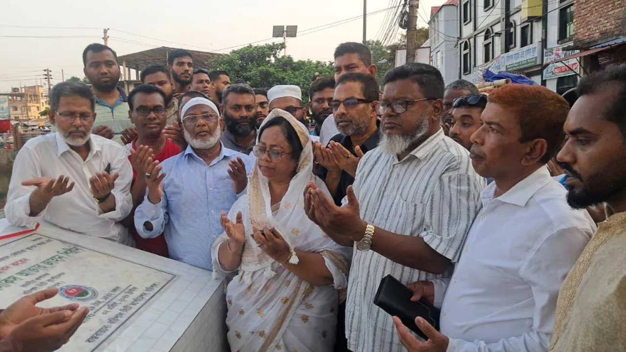 বরিশাল নগরীর দুটি সড়কের উন্নয়ন কাজ উদ্বোধন
