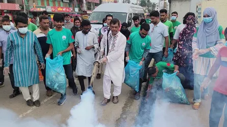 ডেঙ্গু প্রতিরোধে বরিশালে বিএনপি নেতার পরিচ্ছন্নতা অভিযান