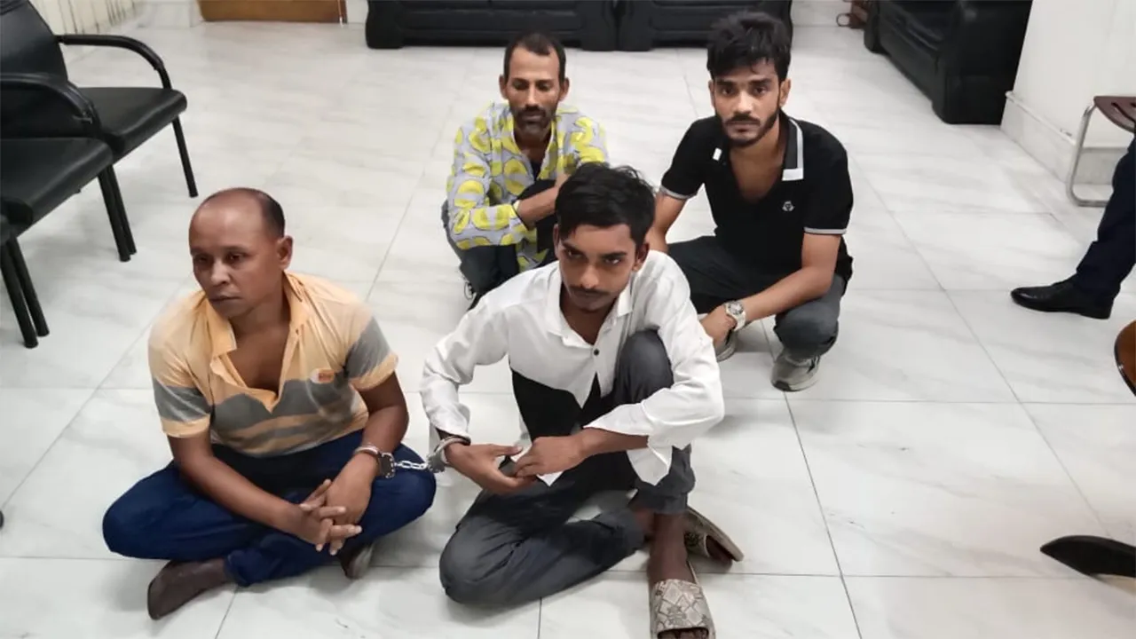 বরিশালে মশাল মিছিল থেকে ছাত্রলীগের ৪ নেতাকর্মী গ্রেফতার