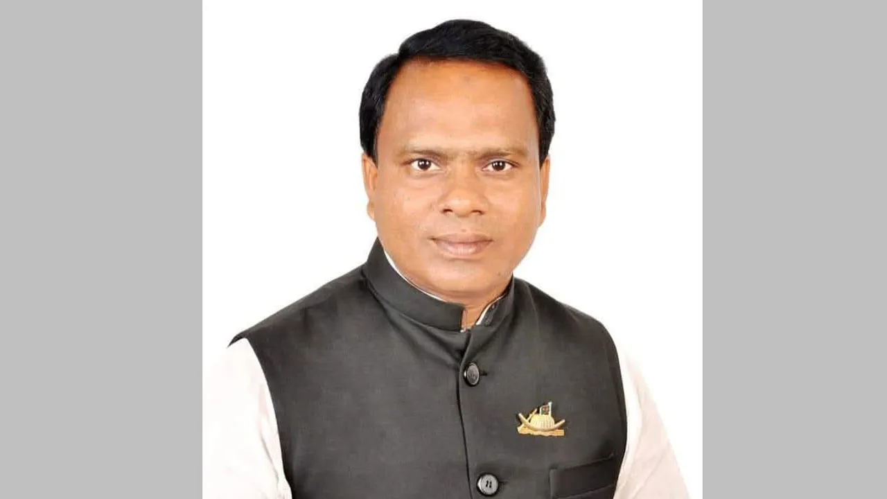 উজিরপুরে ডিবির অভিযানে কার্যক্রম নিষিদ্ধ আ’লীগ নেতা গ্রেফতার