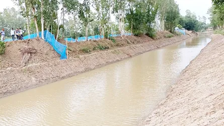 খাল পুনঃখনন শেষে ৬০ লাখ টাকা ফেরত দিলো উজিরপুর উপজেলা প্রশাসন