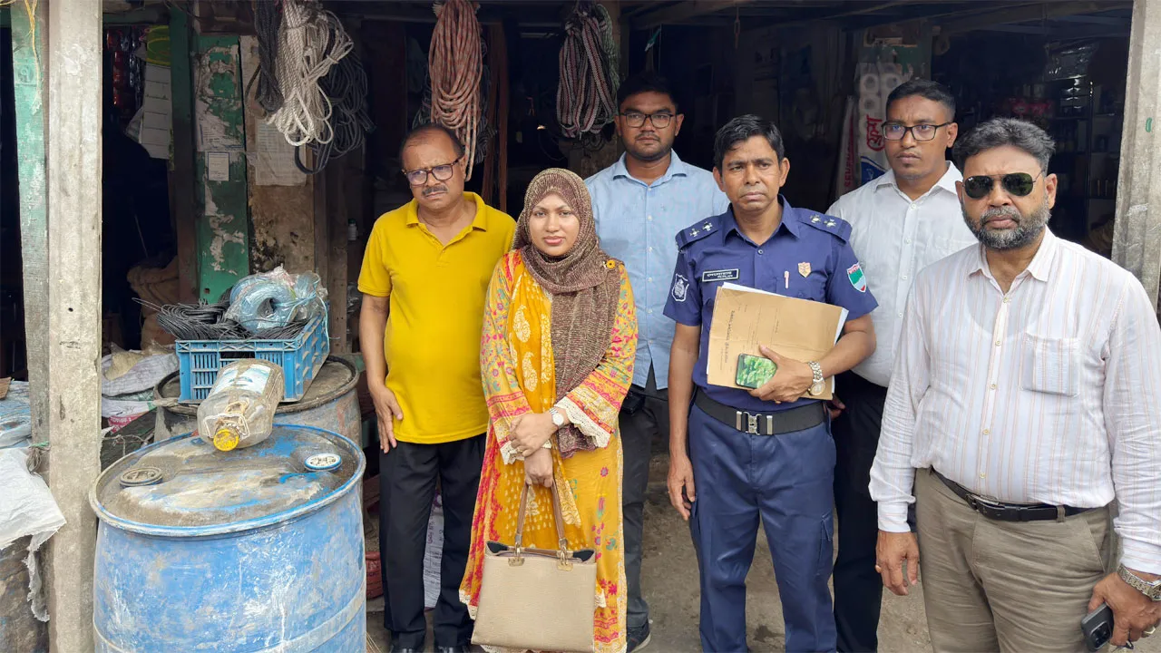 কীটনাশকের দোকানে মিলল ২ হাজার লিটার জ্বালানি তেল