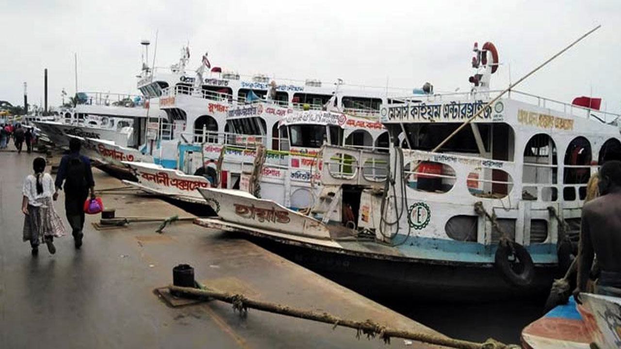 বরিশালের অভ্যন্তরীণ রুটে লঞ্চ চলাচল বন্ধ, যাত্রীদের দুর্ভোগ