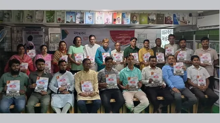 বরিশালে সাহিত্য আড্ডা ও মুক্তবুলি ৪১তম সংখ্যার মোড়ক উন্মোচন