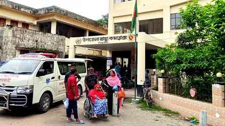 উজিরপুরে অ্যাম্বুলেন্স-বাস সংঘর্ষে প্রতিবন্ধী নারী নিহত