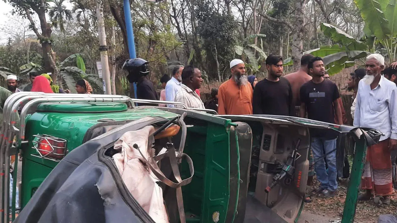 বরিশালে পিকআপ-সিএনজি মুখোমুখি সংঘর্ষে নিহত ২