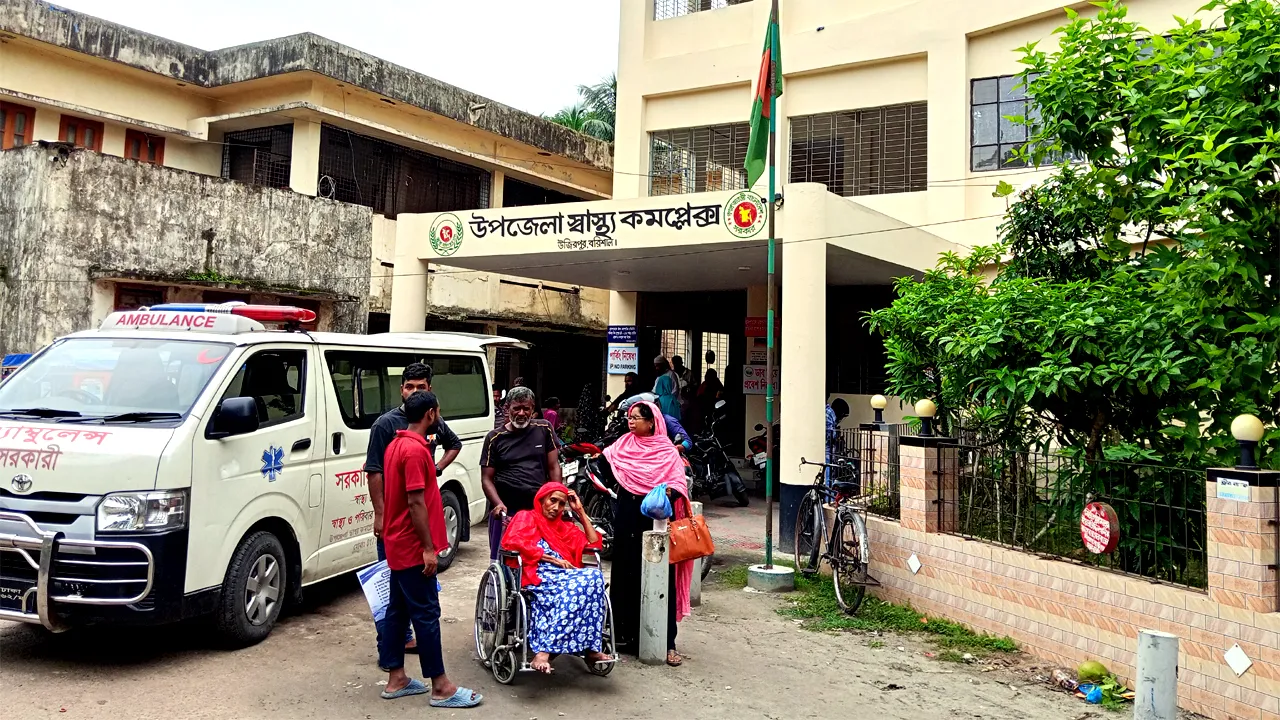উজিরপুরে অ্যাম্বুলেন্স-বাস সংঘর্ষে প্রতিবন্ধী নারী নিহত