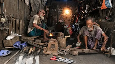 আগুন-হাতুড়ির শব্দে মুখর বরিশালের হাটখোলা কামারপট্টি