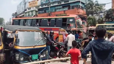 ঢাকা-বরিশাল মহাসড়ক অবরোধ, ৬ জেলার যান চলাচল বন্ধ