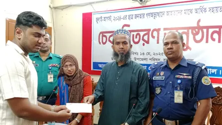 বরিশালে জুলাই যোদ্ধাদের মাঝে ২১ লাখ টাকার চেক প্রদান