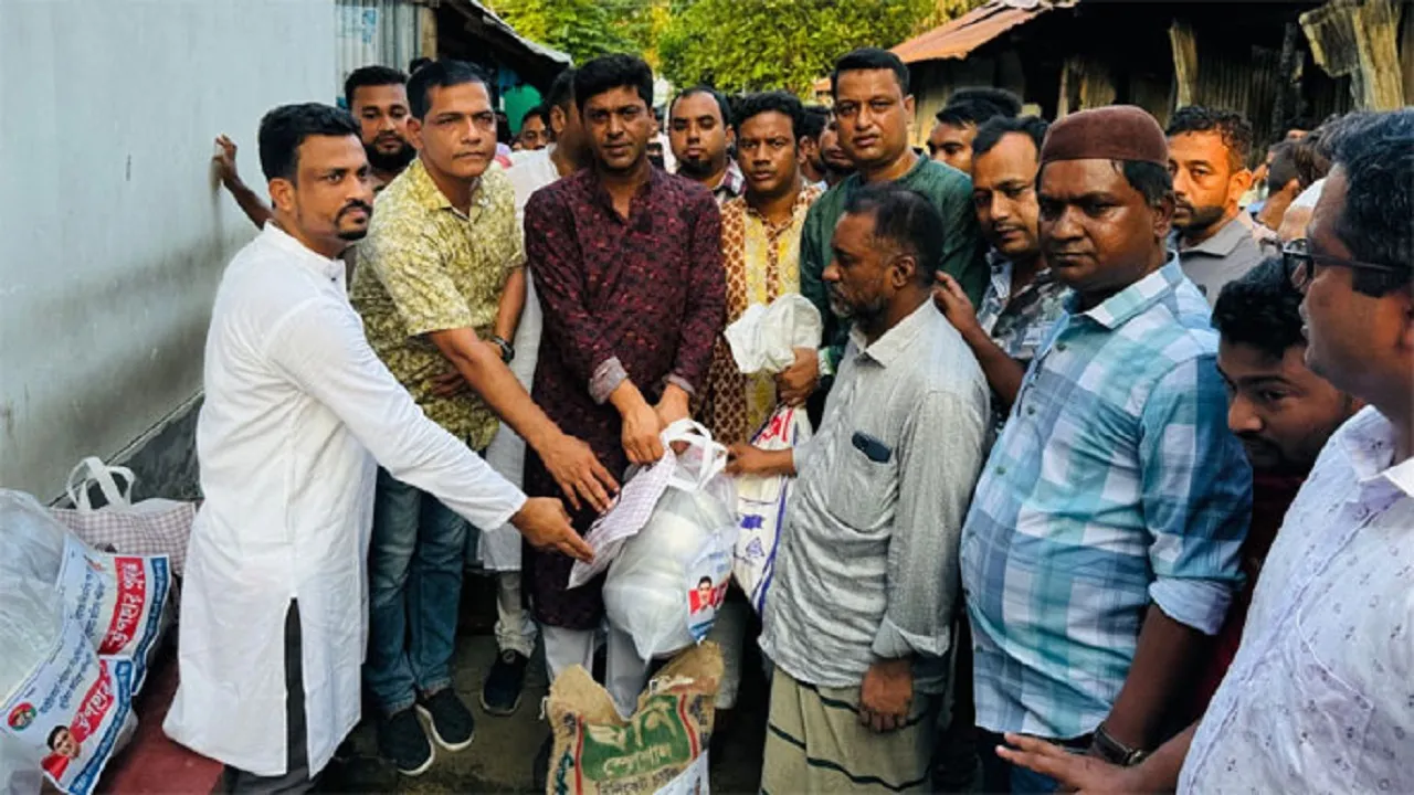 অগ্নিকাণ্ডে ক্ষতিগ্রস্থ পরিবারগুলোর পাশে বারইয়ারহাট পৌর বিএনপি