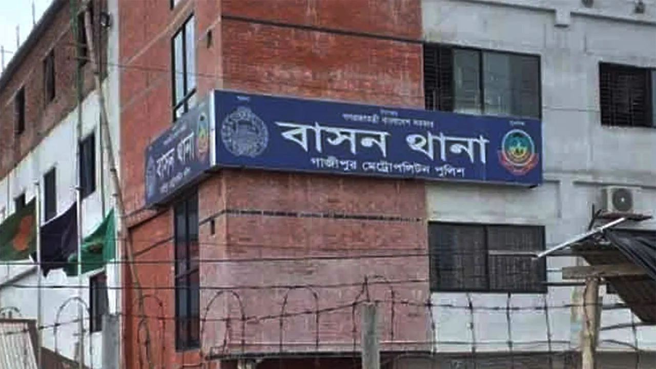 স্বামী-শাশুড়ির বিরুদ্ধে পোশাককর্মীকে কুপিয়ে হত্যার অভিযোগ, সন্তান নিয়ে পলাতক