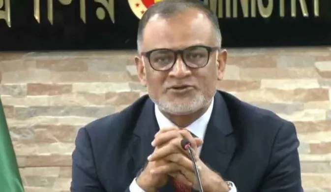 মন্ত্রণালয়ের নির্দেশনা দ্রুত বাস্তবায়িত হলে বিমানবন্দরে যাত্রীসেবা গতিশীল হবে : বিমান উপদেষ্টা