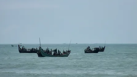 চট্টগ্রামে ১৬ দিন ধরে ১৮ মাঝিমাল্লা নিখোঁজ : উৎকণ্ঠায় পরিবার