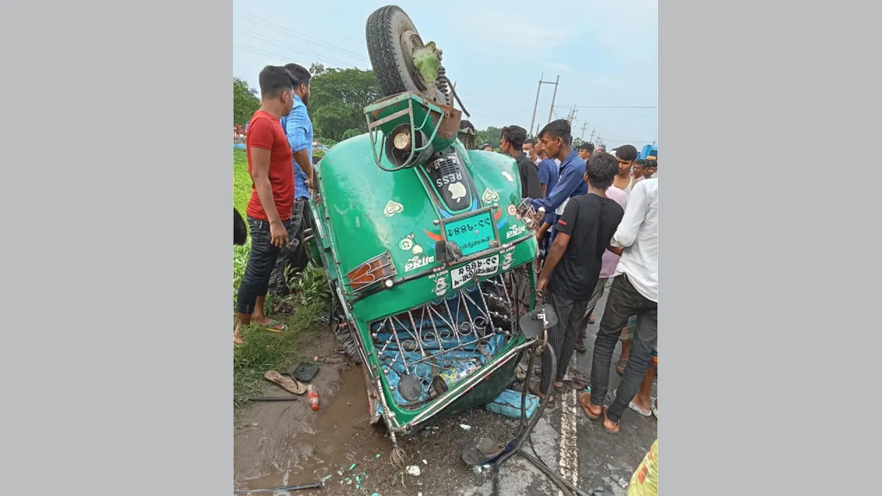 ব্রাহ্মণবাড়িয়ায় ২ মোটরসাইকেলের সাথে সিএনজির সংঘর্ষে নিহত ৫, আহত ৩