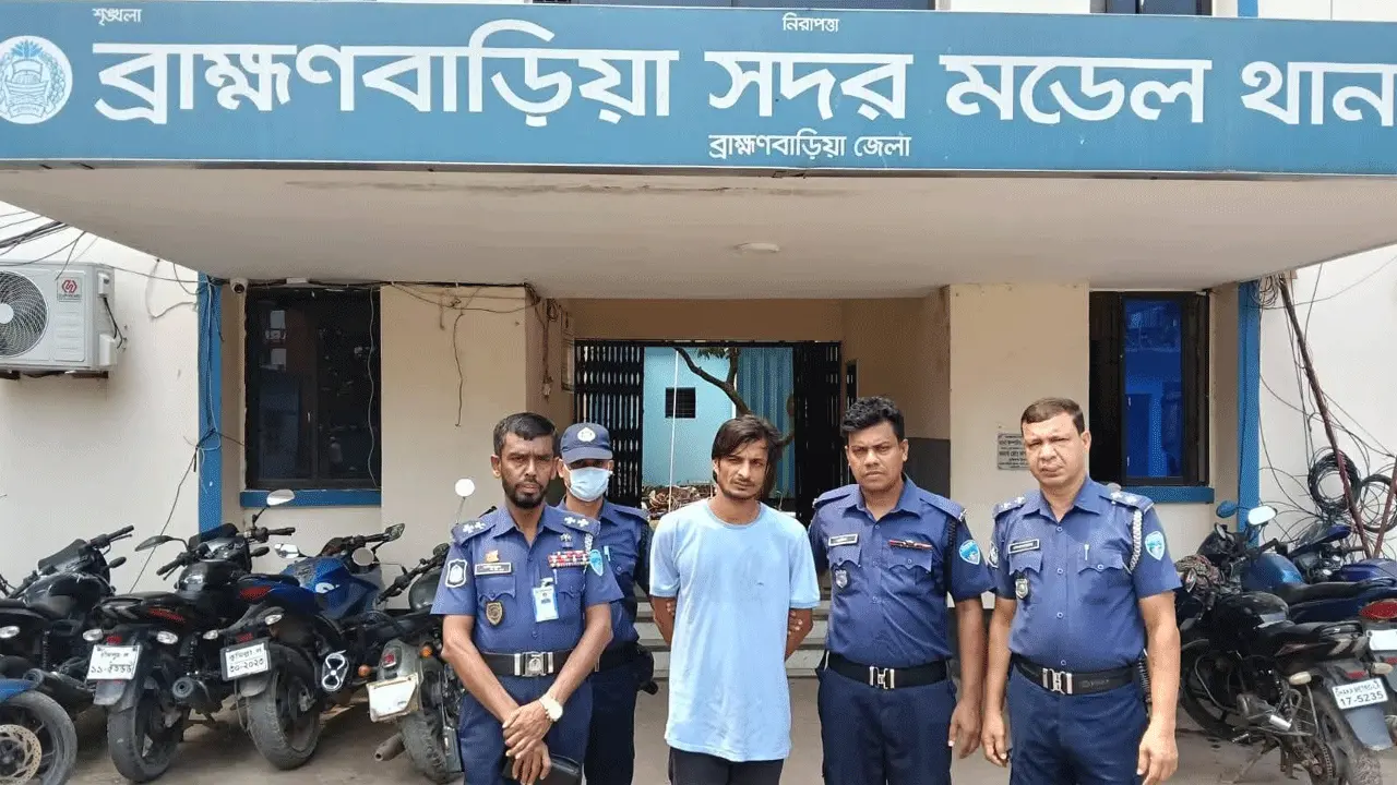 অস্ত্রসহ ব্রাহ্মণবাড়িয়ার শীর্ষ ছিনতাইকারী রিগান গ্রেফতার