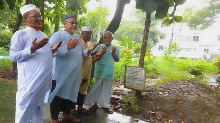 কবি আল মাহমুদের জন্মবার্ষিকীতে কবর জিয়ারত