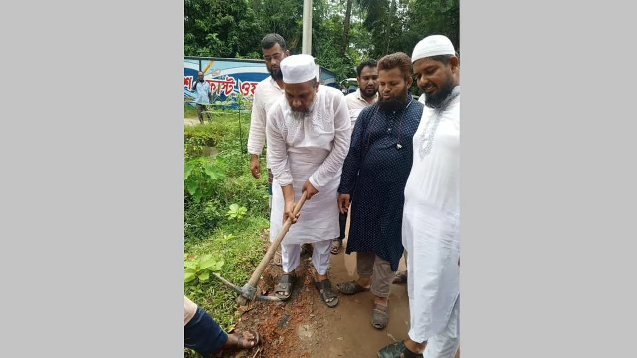 নোয়াখালীতে সড়ক সংস্কার উদ্বোধন করল জামায়াত
