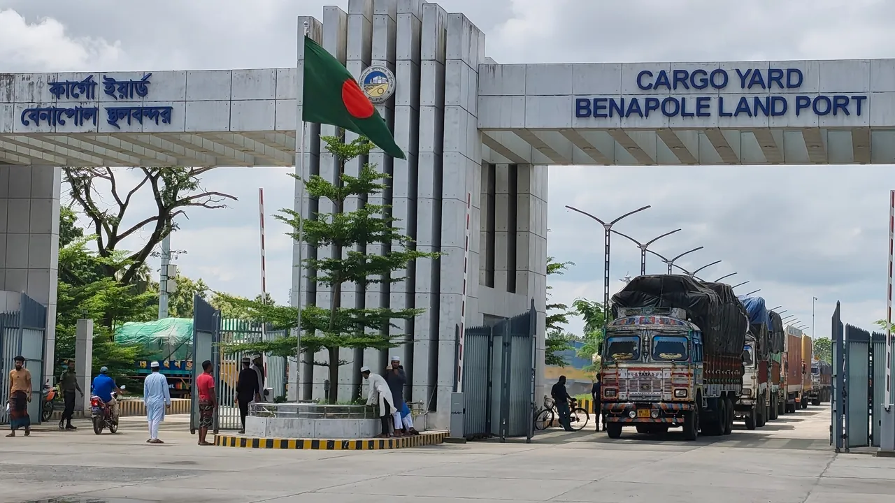 বেনাপোল দিয়ে সকাল থেকে আমদানি-রফতানি শুরু