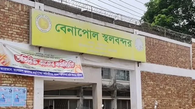 বেনাপোল বন্দরে কাগজপত্রবিহীন পণ্যবাহী ভারতীয় ট্রাক জব্দ