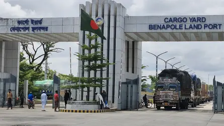 জনবল সঙ্কটে বেনাপোল স্থলবন্দর, ব্যাহত হচ্ছে আমদানি-রফতানি কার্যক্রম