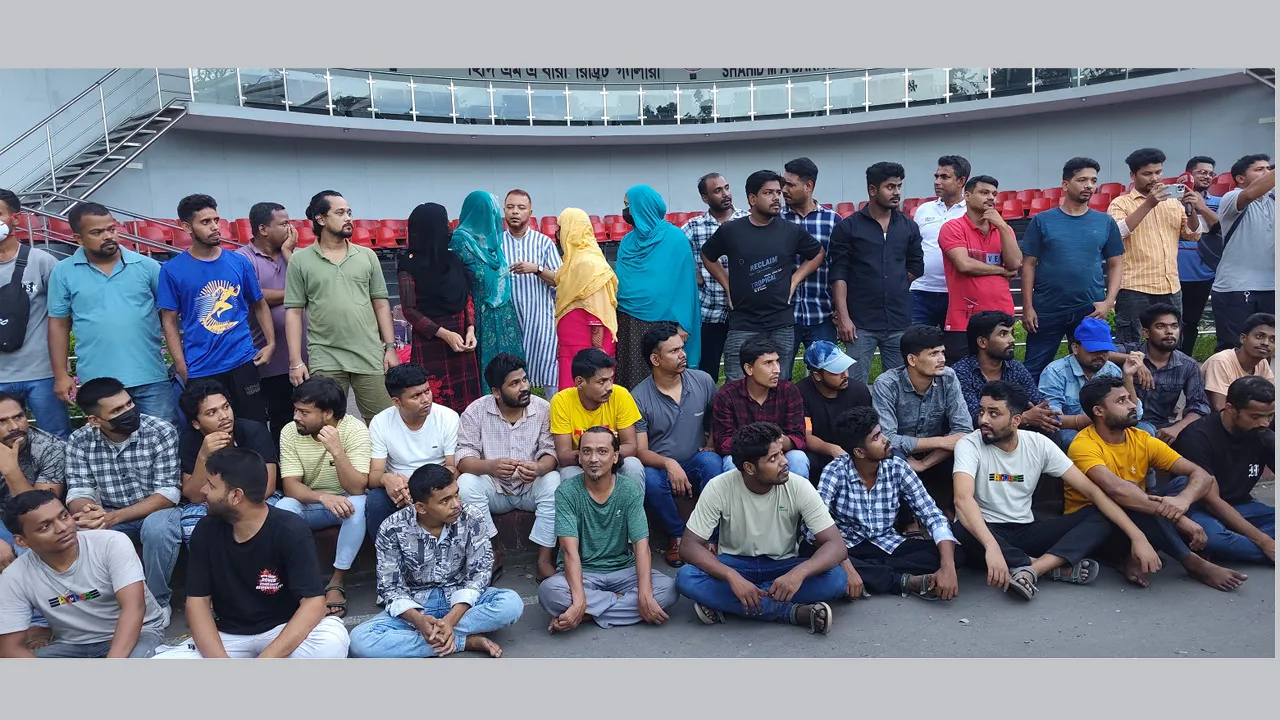 বেনাপোল চেকপোস্ট দিয়ে দেশে ফিরলেন ৪৭ বাংলাদেশী নারী-পুরুষ
