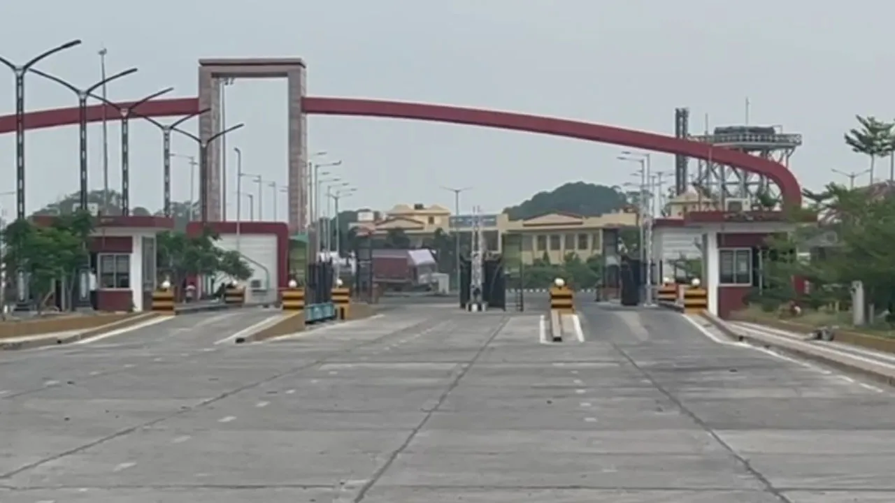 নির্বাচন উপলক্ষে বেনাপোল স্থলবন্দরে আমদানি-রফতানি ৩ দিন বন্ধ