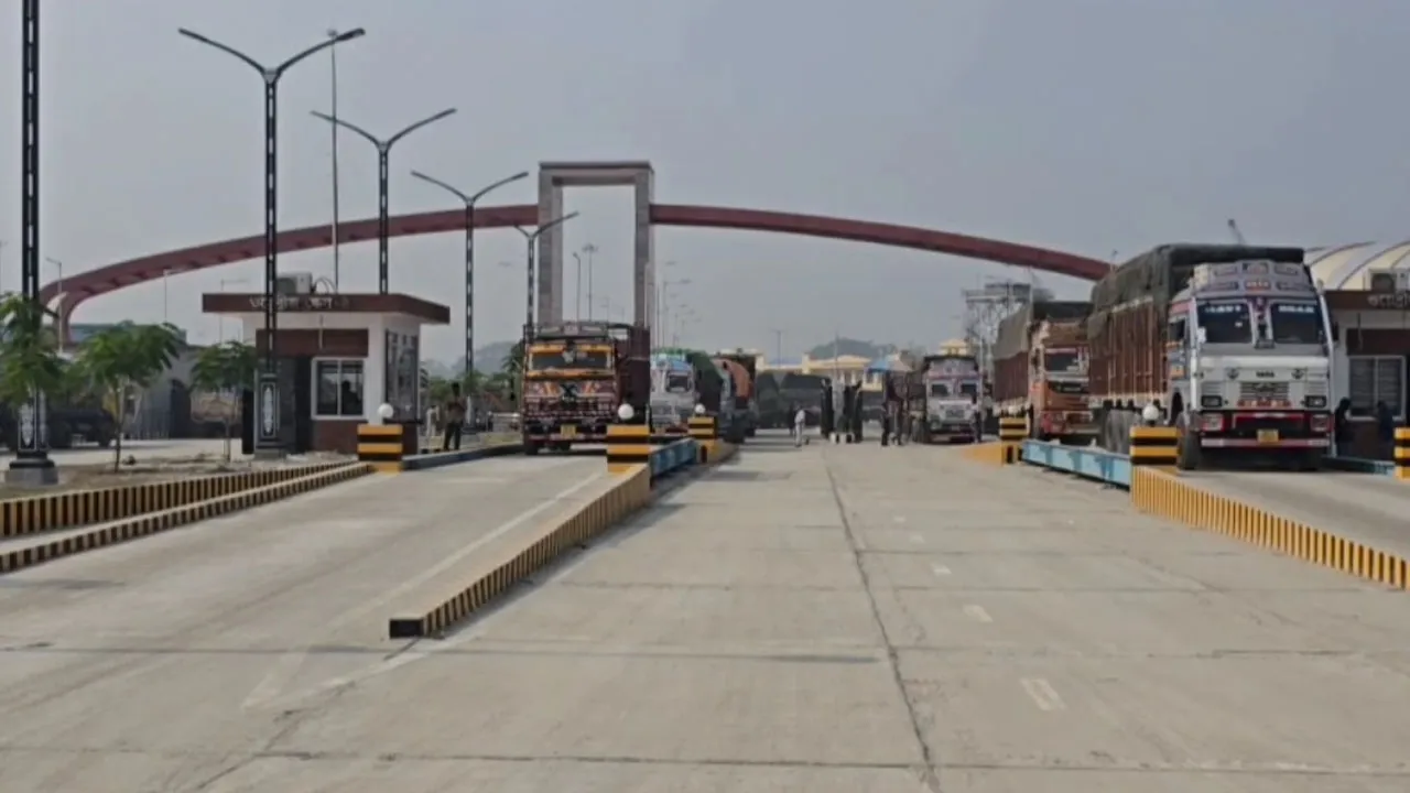 ৩ দিন বন্ধের পর বেনাপোল বন্দরে আমদানি-রফতানি কার্যক্রম শুরু