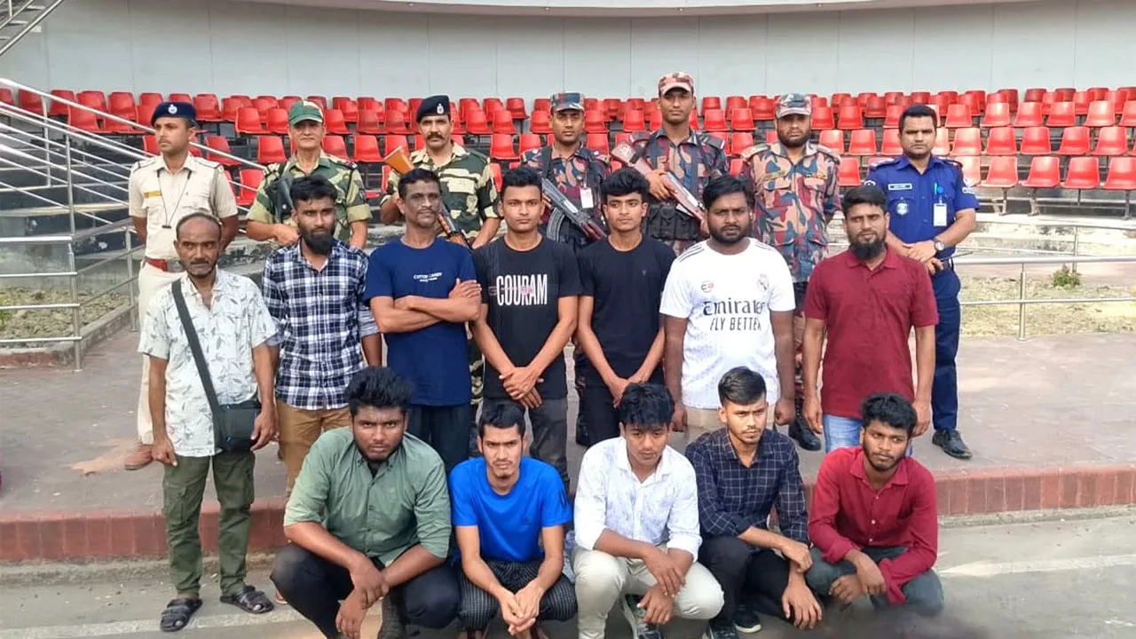 ৮ মাস পর ১২ বাংলাদেশী নাবিককে হস্তান্তর ভারতের