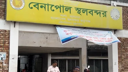 ৩ দিন পর বেনাপোলে আমদানি-রফতানি ও যাত্রী পারাপার শুরু