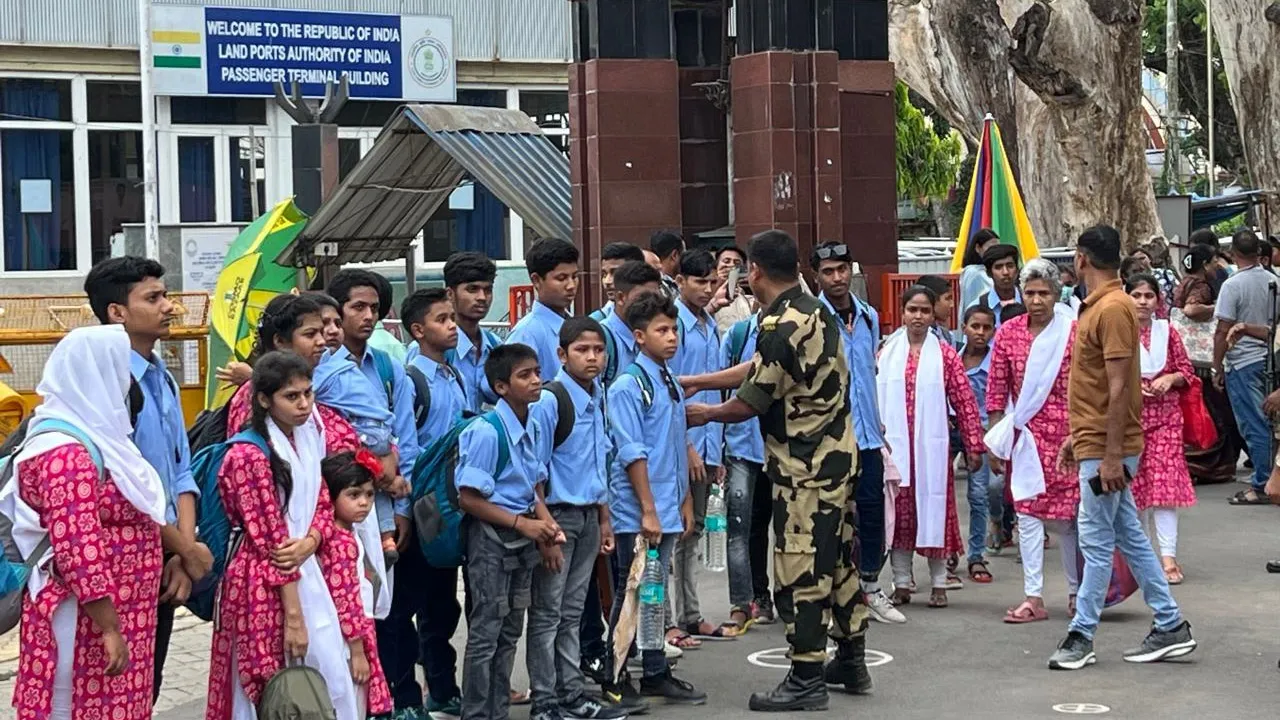 শিশু, নারী-পুরুষসহ ৩৬ বাংলাদেশীকে ফেরত দিলো ভারত