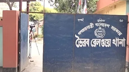 কুলিয়ারচরে রেললাইন থেকে গৃহবধূর দ্বিখণ্ডিত লাশ উদ্ধার