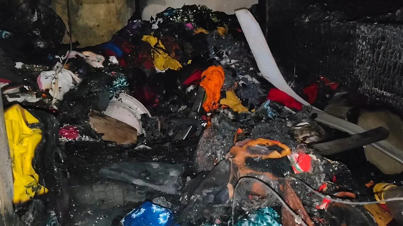 ভালুকায় বসতবাড়িতে অগ্নিকাণ্ড, ৪টি কক্ষ ভস্মীভূত