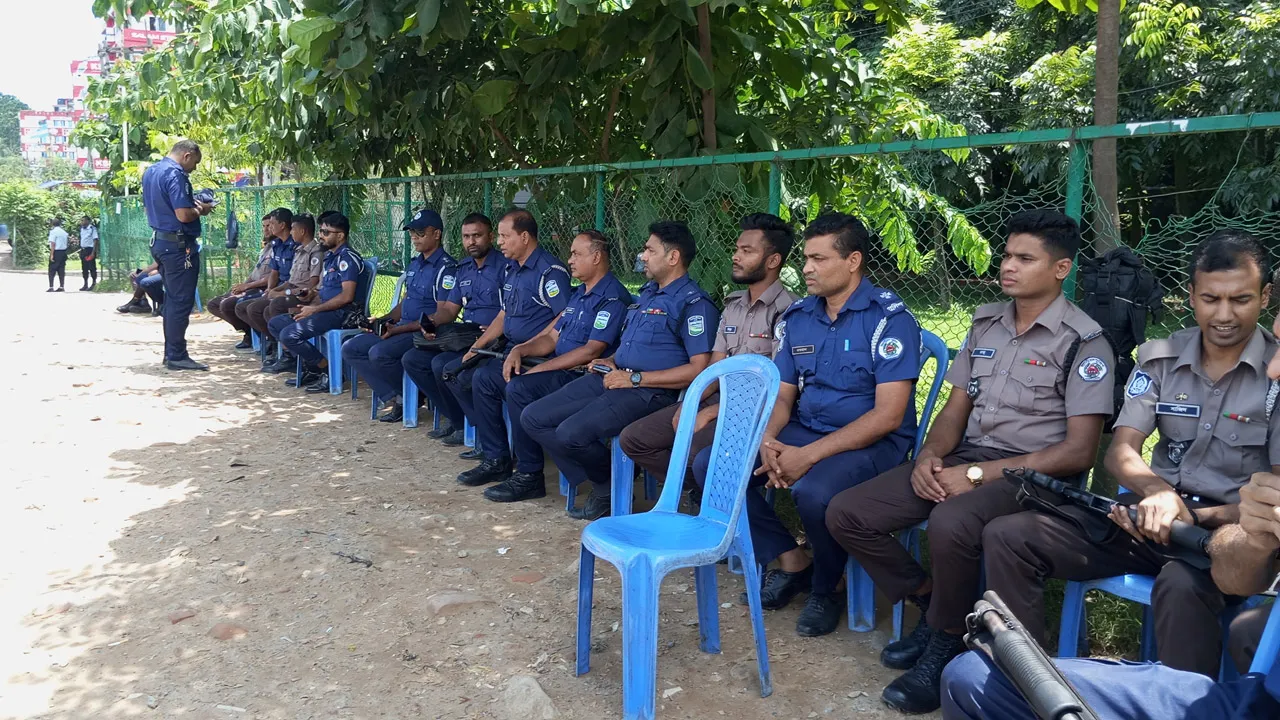 ভালুকায় ঝুট ব্যবসা নিয়ন্ত্রণ নিয়ে দিনভর উত্তেজনা, এলাকায় আতঙ্ক