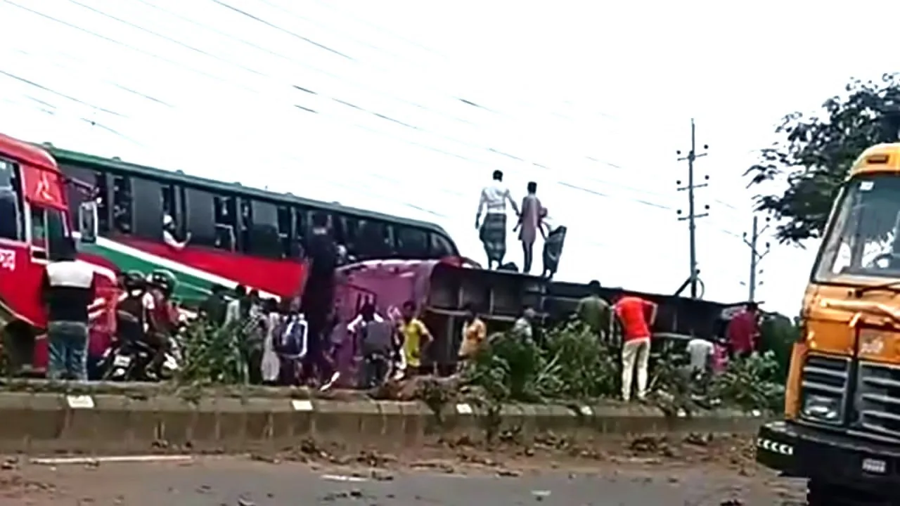 ভালুকায় বাস উল্টে হেলপার নিহত