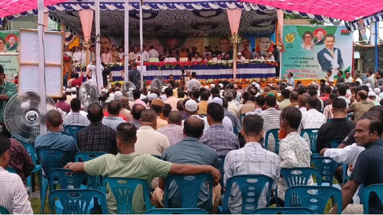 ভালুকায় বিএনপির সদস্য ও নবায়ন ফরম বিতরণ