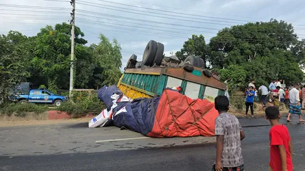 ভালুকায় সড়ক দুর্ঘটনায় বৃদ্ধ নিহত, আহত ৫