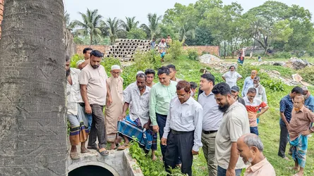 ভালুকায় কারখানার বর্জ্য নিষ্কাশনের ড্রেন সিলগালা
