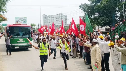 ত্রিশাল যাওয়ার পথে ভালুকায় নেতা-কর্মীদের সাথে প্রধানমন্ত্রীর শুভেচ্ছা বিনিময়