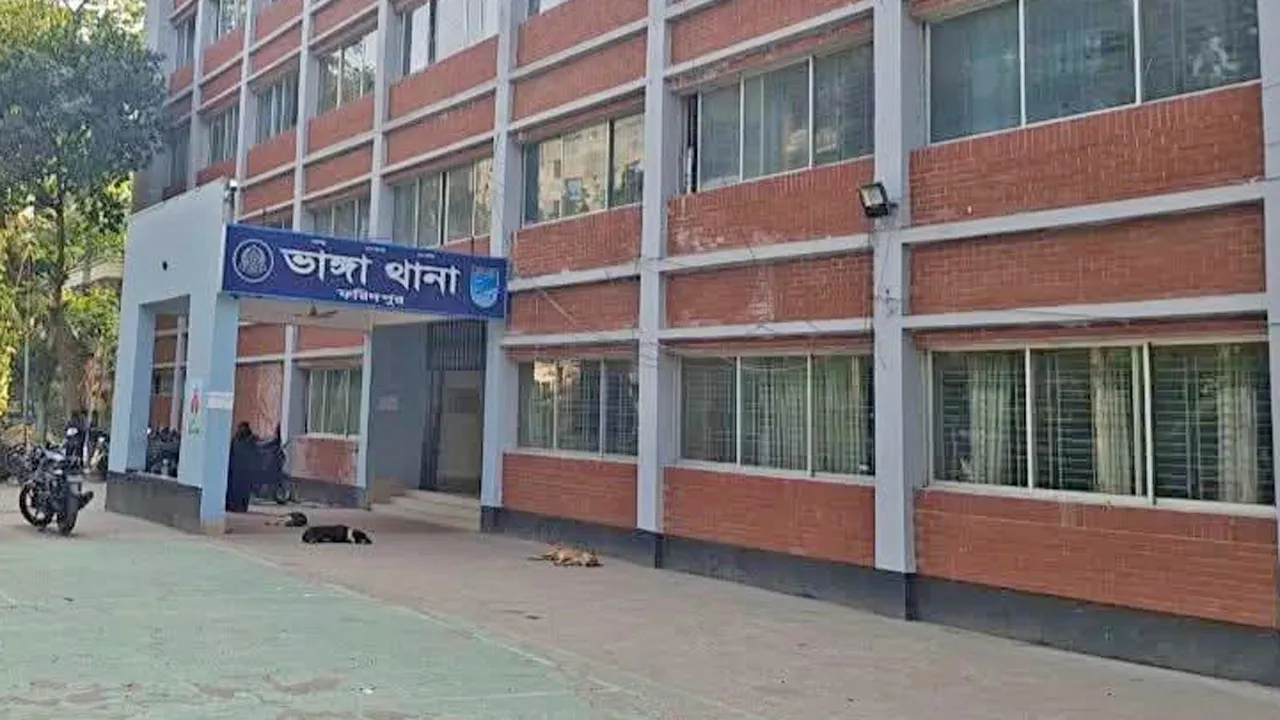 ভাঙ্গায় ঘুমন্ত স্বামীর গোপনাঙ্গে আঘাত, স্ত্রী আটক