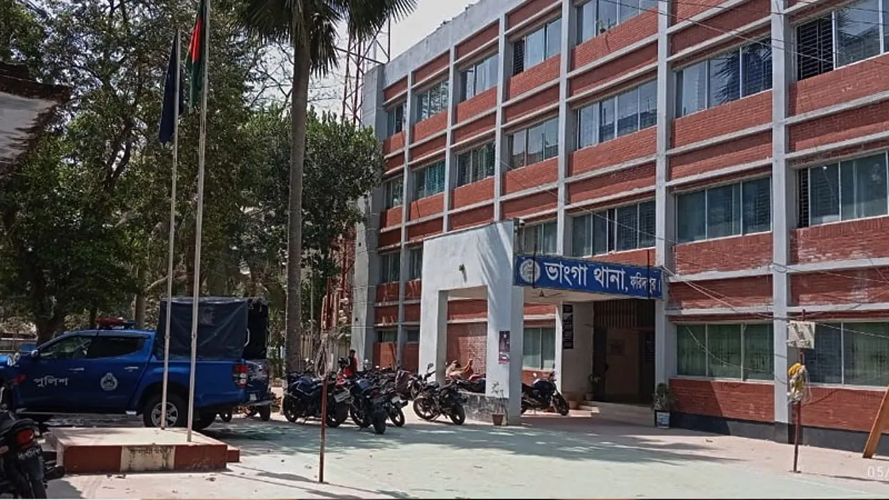 ভাঙ্গায় বাসের চাপায় কলেজছাত্রী নিহত